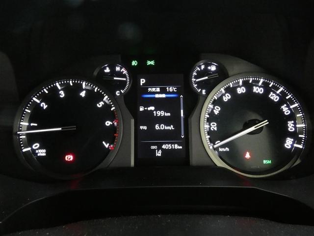 ���Ԃł��A��Ԃł��������茩�₷���I�v�e�B�g�������[�^�[�ŁA�����ɂs�e�s�J���[�}���`�C���t�H���[�V�����f�B�X�v���C���z�u����Ă��܂��B