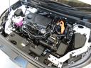 ２５００ｃｃのガソリンハイブリッドエンジンです。エンジンルームはボンネット裏からヒンジの奥まで油汚れを除去しています。