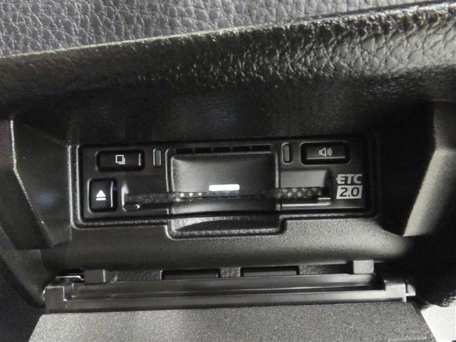 クラウンスポーツ ＲＳ　黒革シート　メモリーナビ　ナビＴＶ　地デジ　バックカメラ　ＥＴＣ　４ＷＤ　ミュージックプレイヤー接続可　パワーシート　クルーズコントロール　盗難防止装置　横滑り防止機能　キーレス　スマートキー（12枚目）