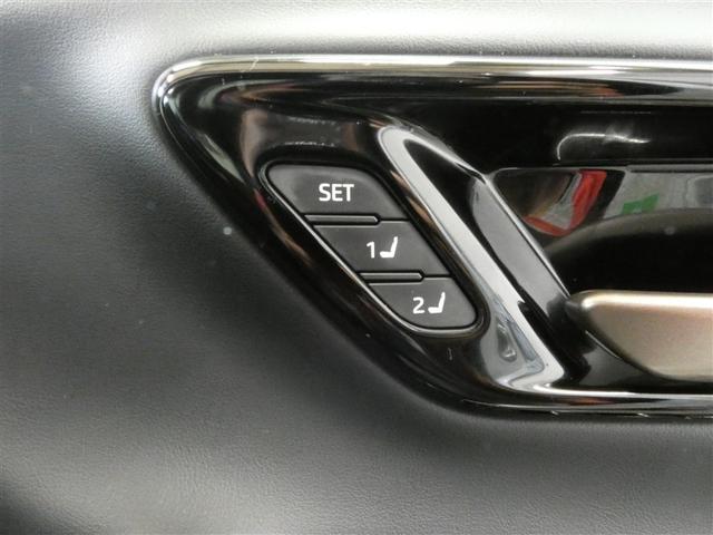 クラウンスポーツ ＲＳ　黒革シート　メモリーナビ　ナビＴＶ　地デジ　バックカメラ　ＥＴＣ　４ＷＤ　ミュージックプレイヤー接続可　パワーシート　クルーズコントロール　盗難防止装置　横滑り防止機能　キーレス　スマートキー（18枚目）