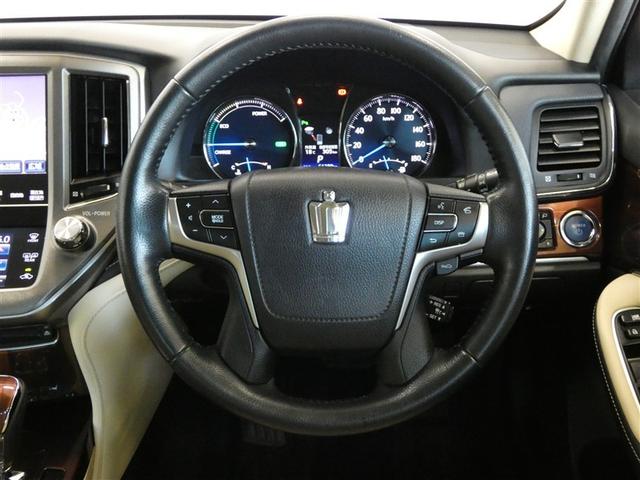 クラウンハイブリッド ロイヤルサルーン　点検記録簿　フルセグテレビ　Ｂカメラ　ＤＶＤ再生機能　盗難防止システム　スマキー　オートクルーズコントロール　電動パワーシート　ＥＳＣ　ＥＴＣ付き　アルミホイール　カーテンエアバッグ　エアコン　ＰＷ（5枚目）