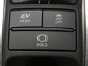 ＥＶモード付きです。スイッチを押すだけで、モーターのみの静かな走行が可能になります。エンジン音が気になる早朝や深夜、排出ガスを抑えたいガレージへの出し入れ時などに便利ですね！