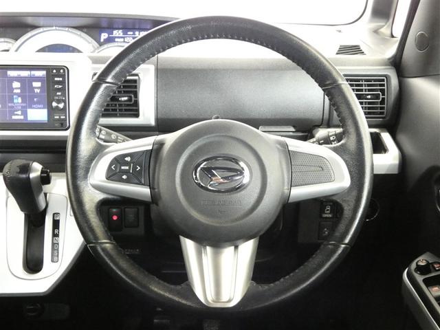 ステアリングスイッチ付きで、オーディオ操作時にハンドルから手を離さなくていいから、安全ですね♪