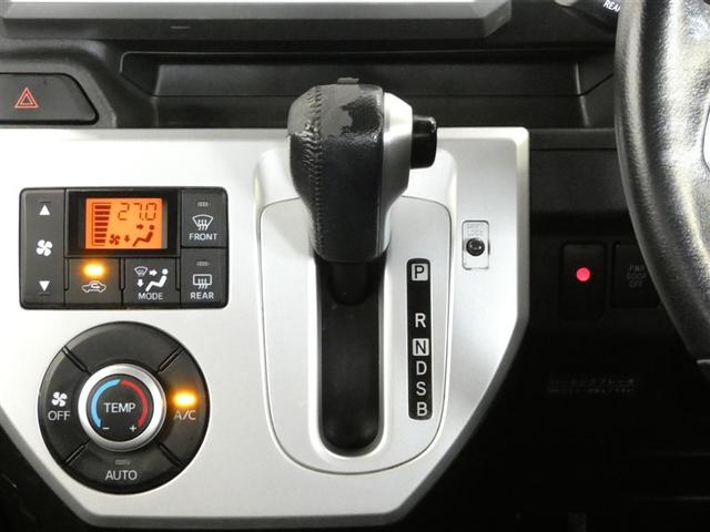 ハンドルに近い位置で運転席からも見やすく操作しやすいインパネシフトです。