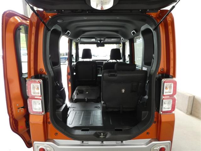 リヤシートは分割可倒式で、使う状況に合わせてアレンジできます。長い物など積む時には重宝しますね！