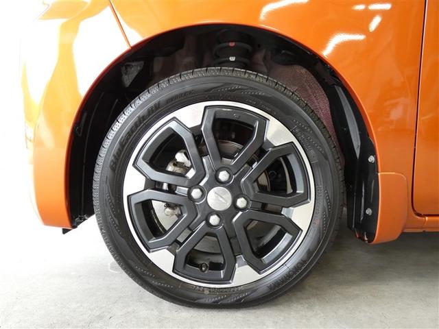 １５インチ純正アルミホイール装着車です。純正アルミホイールは精度が高く、スタイルもキマってますね！