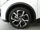 18インチ純正アルミホイール装着車です。純正アルミホイールは精度が高く、スタイルもキマってますね!