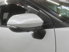 ドアミラーは電動格納機能もあります。駐車する際にこの機能があると大変便利ですね。 6