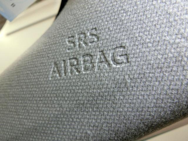 プリウス Ａ　ハイブリッド　電動シート　安全装備　衝突被害軽減システム　横滑り防止機能　ＡＢＳ　エアバッグ　オートクルーズコントロール　盗難防止装置　バックカメラ　ＥＴＣ　ドラレコ　ミュージックプレイヤー接続可（13枚目）