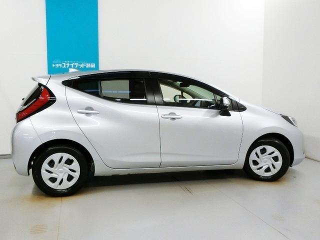 アクア G ハイブリッド ワンオーナー 展示・試乗車 安全装備 衝突被害軽減システム 横滑り防止機能 ABS エアバッグ オートクルーズコントロール 盗難防止装置 バックカメラ ETC ドラレコ スマートキー(3枚目)