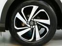 車のデザインにマッチした純正アルミホイール