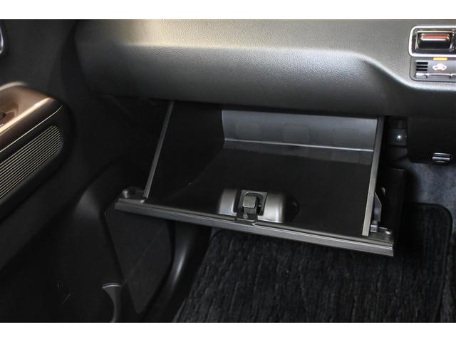 ワゴンＲカスタムＺ ハイブリッドＺＴ　ハイブリッド　衝突被害軽減システム　オートクルーズコントロール　ＬＥＤヘッドランプ　メモリーナビ　バックカメラ　ドラレコ　フルセグ　ＤＶＤ再生　ＣＤ　アルミホイール　スマートキー　キーレス　オートマ（12枚目）