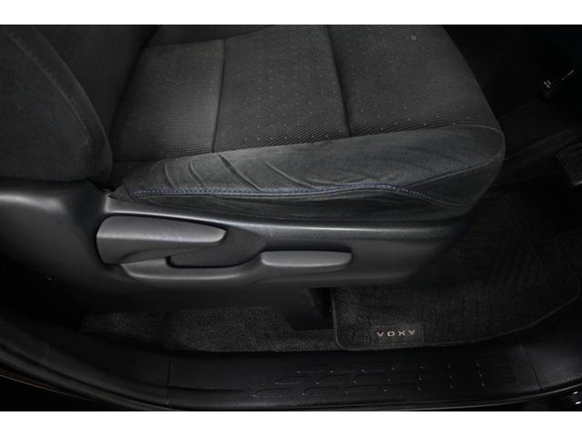 ヴォクシー ハイブリッドＶ　ハイブリッド　両側電動スライド　オートクルーズコントロール　ＬＥＤヘッドランプ　メモリーナビ　後席モニター　バックカメラ　ＥＴＣ　フルセグ　ＤＶＤ再生　ＣＤ　アルミホイール　スマートキー　キーレス（27枚目）