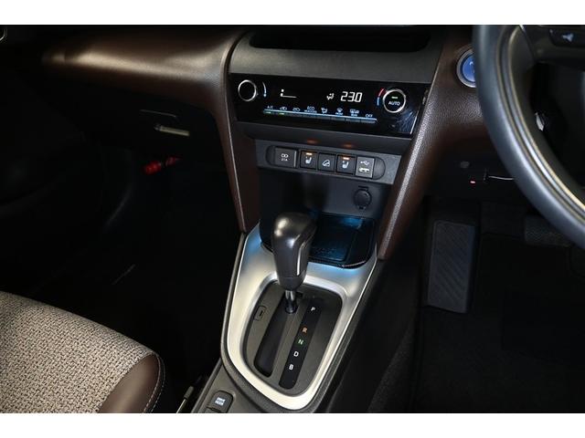 ヤリスクロス ハイブリッドＺ　４ＷＤ　ハイブリッド　衝突被害軽減システム　オートクルーズコントロール　ＬＥＤヘッドランプ　メモリーナビ　バックカメラ　ＥＴＣ　ドラレコ　フルセグ　ミュージックプレイヤー接続可　アルミホイール（10枚目）