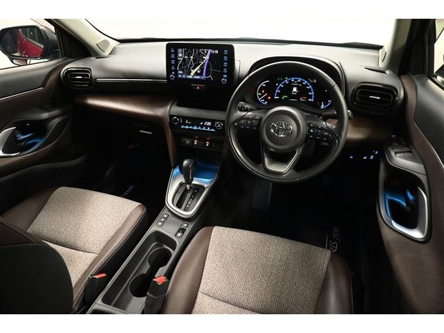 ヤリスクロス ハイブリッドＺ　ハイブリッド　衝突被害軽減システム　オートクルーズコントロール　ＬＥＤヘッドランプ　１００Ｖ電源　メモリーナビ　バックカメラ　ＥＴＣ　ドラレコ　ミュージックプレイヤー接続可　アルミホイール　キーレス（4枚目）