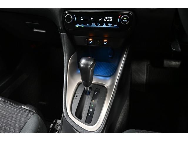 ヤリス Ｚ　衝突被害軽減システム　オートクルーズコントロール　ＬＥＤヘッドランプ　メモリーナビ　バックカメラ　ＥＴＣ　ミュージックプレイヤー接続可　スマートキー　キーレス　ＣＶＴ　オートマ（8枚目）