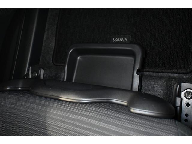 ヤリス Ｚ　衝突被害軽減システム　オートクルーズコントロール　ＬＥＤヘッドランプ　メモリーナビ　バックカメラ　ＥＴＣ　ミュージックプレイヤー接続可　スマートキー　キーレス　ＣＶＴ　オートマ（16枚目）