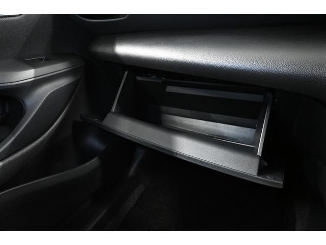 ヤリスクロス Ｇ　衝突被害軽減システム　オートクルーズコントロール　ＬＥＤヘッドランプ　メモリーナビ　バックカメラ　ドラレコ　ミュージックプレイヤー接続可　ＤＶＤ再生　ＣＤ　アルミホイール　スマートキー　キーレス（16枚目）