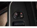 狭い場所も苦になりません。電動格納ドアミラー装備。