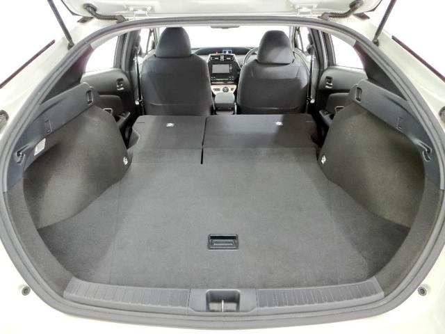 プリウス Ａ　ハイブリッド　安全装備　衝突被害軽減システム　横滑り防止機能　ＡＢＳ　エアバッグ　オートクルーズコントロール　盗難防止装置　バックカメラ　ＥＴＣ　ドラレコ　ミュージックプレイヤー接続可　ＣＤ　キーレス（7枚目）