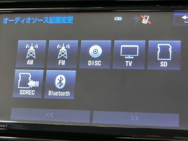 プリウス Ａ　ハイブリッド　安全装備　衝突被害軽減システム　横滑り防止機能　ＡＢＳ　エアバッグ　オートクルーズコントロール　盗難防止装置　バックカメラ　ＥＴＣ　ドラレコ　ミュージックプレイヤー接続可　ＣＤ　キーレス（17枚目）