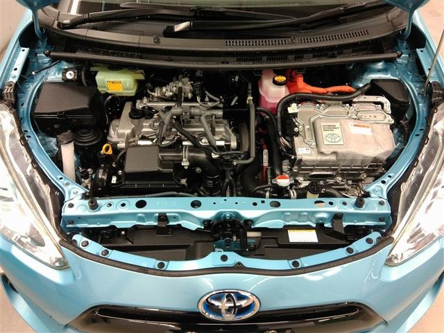 アクア Ｇ　ハイブリッド　ワンオーナー　衝突被害軽減システム　横滑り防止機能　ＡＢＳ　エアバッグ　オートクルーズコントロール　盗難防止装置　バックカメラ　ＥＴＣ　ミュージックプレイヤー接続可　ＣＤ　スマートキー（8枚目）