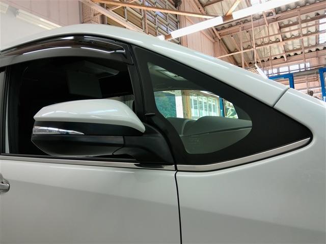 ドアミラーは電動格納機能もあります。駐車する際にこの機能があると大変便利ですね。