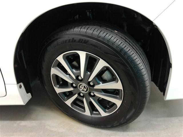 スポーティな印象を与えるアルミホイールです。どこまでも走っていきたくなるようなデザインですね♪