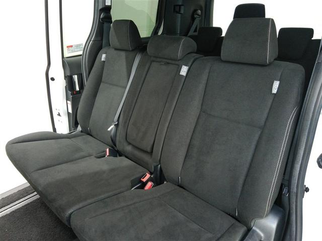 助手席側からの２列目シートビューです。ベンチシートです。