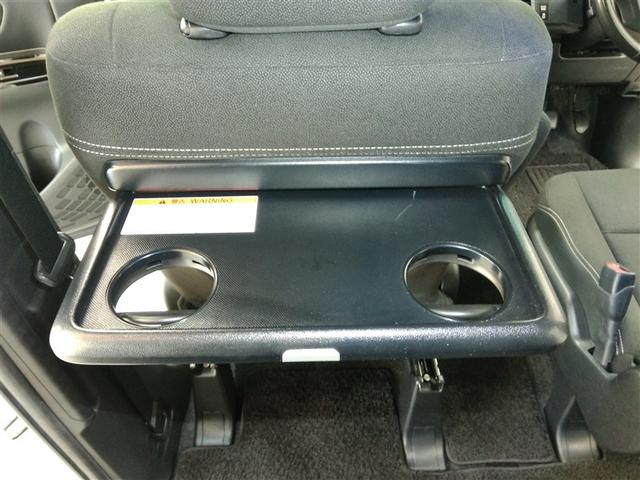 シートバックテーブルが装備されています。
