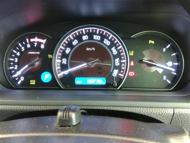 とても見やすいメーターです。夜間時はラグジュアリーな気分にさせてくれる照明が魅力ですので、夜のドライブも楽しみになりますよ♪