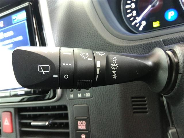 間欠調整機能付きのワイパーレバーです。リヤワイパーも装備されています。