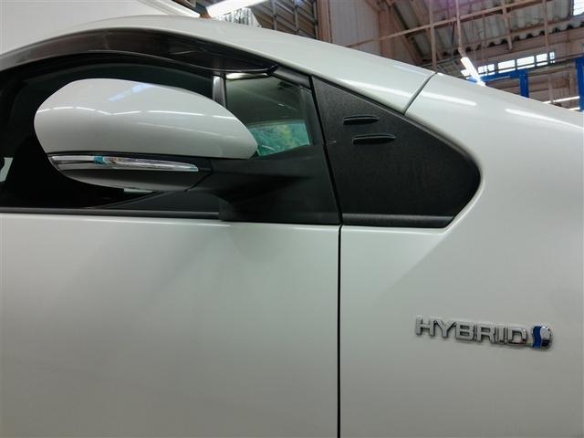 プリウス Ｓ　ハイブリッド　ワンオーナー　安全装備　衝突被害軽減システム　横滑り防止機能　ＡＢＳ　エアバッグ　オートクルーズコントロール　盗難防止装置　バックカメラ　ＥＴＣ　ドラレコ　ミュージックプレイヤー接続可（6枚目）