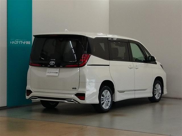 ノア ハイブリッドＳ－Ｇ　ハイブリッド　ワンオーナー　４ＷＤ　安全装備　衝突被害軽減システム　横滑り防止機能　ＡＢＳ　エアバッグ　オートクルーズコントロール　盗難防止装置　バックカメラ　後席モニター　ＥＴＣ　ＣＤ　スマートキー（2枚目）