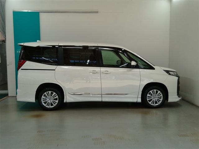 ノア ハイブリッドＳ－Ｇ　ハイブリッド　ワンオーナー　４ＷＤ　安全装備　衝突被害軽減システム　横滑り防止機能　ＡＢＳ　エアバッグ　オートクルーズコントロール　盗難防止装置　バックカメラ　後席モニター　ＥＴＣ　ＣＤ　スマートキー（3枚目）