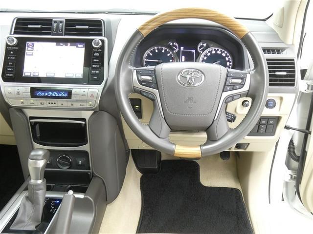 ランドクルーザープラド ＴＸ　Ｌパッケージ　革シート　サンルーフ　４ＷＤ　フルセグ　メモリーナビ　ＤＶＤ再生　ミュージックプレイヤー接続可　バックカメラ　衝突被害軽減システム　ＥＴＣ　ドラレコ　ＬＥＤヘッドランプ　乗車定員７人　３列シート（7枚目）