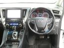 【徹底洗浄クリーニング実施済】運転席からの視界はこんな感じです☆お気軽にご来店いただき、実際に座って是非お確かめください。ドライバーに寄り添う快適な操作フィールをもたらすステアリングです。