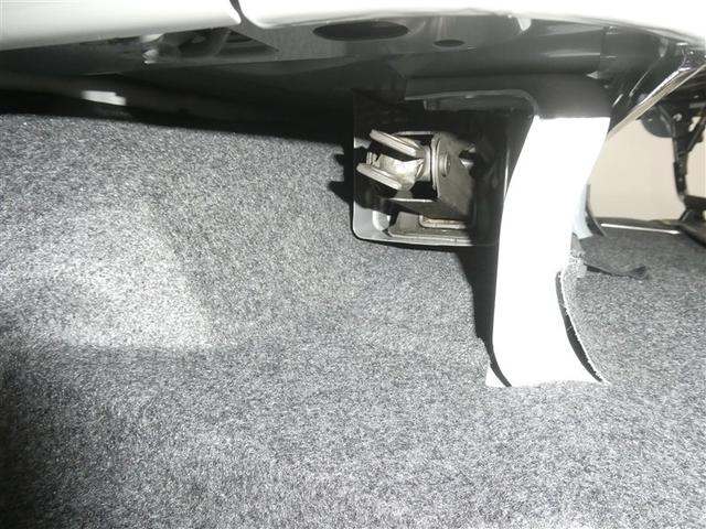 【ジャッキやパンク修理キット】タイヤ交換には必需品ですね！万が一に役立つ工具です。緊急時に備え、使い方をしっかり覚えておきましょう。