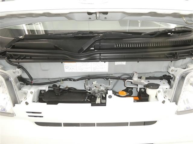 【徹底洗浄クリーニング済】ネッツトヨタ静浜が誇る、クリーニング専門部隊が徹底洗浄！普段はあまり見ないエンジンルーム内も隅々まで綺麗に仕上げています。