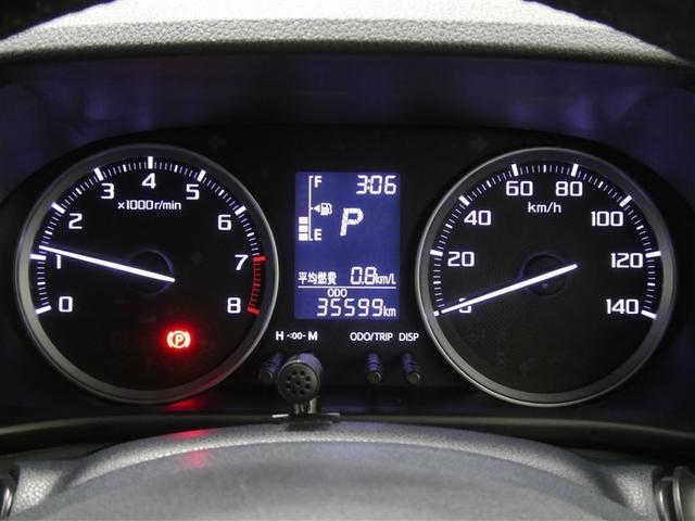 各操作スイッチは使いやすい位置に配置され、とっても見やすいメーターです。夜間時はラグジュアリーな気分にさせてくれる照明が魅力ですので、夜のドライブも楽しみになりますよ♪