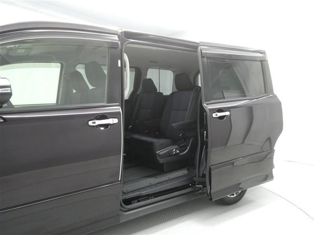 ヴォクシー ZS ドラレコ付き 両側電動スライドドア LEDヘッドライト リアスポイラー 純正アルミホイール ETC バックモニター スマートキー フルセグメモリーナビ CD/DVD再生付き 3列シート ウォークスルー(3枚目)