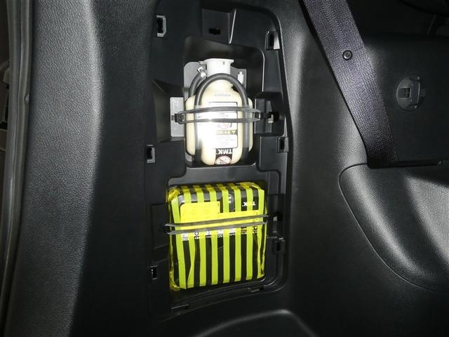 ヴォクシー ZS ドラレコ付き 両側電動スライドドア LEDヘッドライト リアスポイラー 純正アルミホイール ETC バックモニター スマートキー フルセグメモリーナビ CD/DVD再生付き 3列シート ウォークスルー(22枚目)