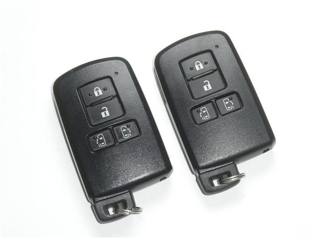 ヴォクシー ZS ドラレコ付き 両側電動スライドドア LEDヘッドライト リアスポイラー 純正アルミホイール ETC バックモニター スマートキー フルセグメモリーナビ CD/DVD再生付き 3列シート ウォークスルー(23枚目)