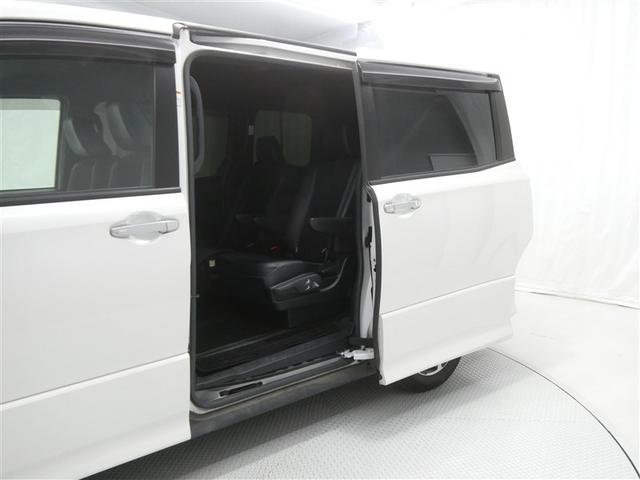 ヴォクシー ＺＳ　煌ＩＩＩ　フルセグ　メモリーナビ　後席モニター　バックカメラ　衝突被害軽減システム　ＥＴＣ　ドラレコ　両側電動スライド　ＬＥＤヘッドランプ　ウオークスルー　乗車定員７人　３列シート　アイドリングストップ（3枚目）