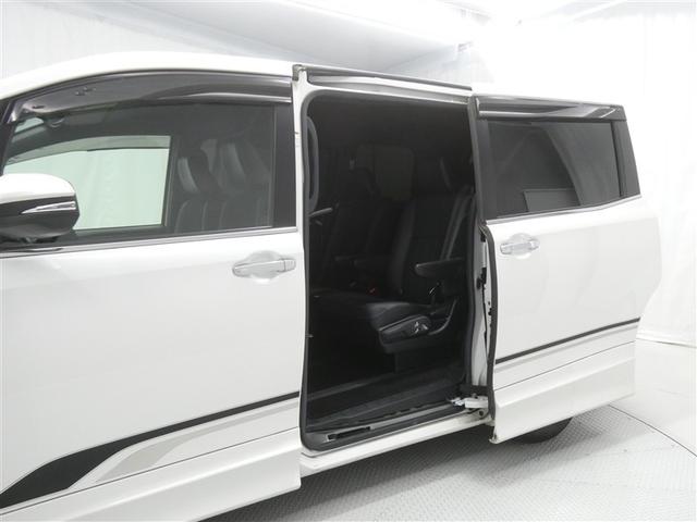 エスクァイア Ｇｉ　プレミアムパッケージ　ブラックテーラード　セーフティーセンス　両側電動スライドドア　ＬＥＤヘッドライト　後席モニター　純正アルミホイール　ＥＴＣ　バックモニター　フルエアロ　スマートキー　フルセグメモリーナビ　３列シート　オートエアコン（3枚目）