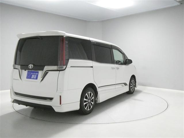 エスクァイア Ｇｉ　プレミアムパッケージ　ブラックテーラード　セーフティーセンス　両側電動スライドドア　ＬＥＤヘッドライト　後席モニター　純正アルミホイール　ＥＴＣ　バックモニター　フルエアロ　スマートキー　フルセグメモリーナビ　３列シート　オートエアコン（4枚目）