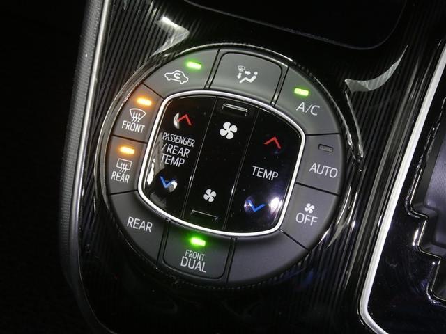 エスクァイア Ｇｉ　プレミアムパッケージ　ブラックテーラード　セーフティーセンス　両側電動スライドドア　ＬＥＤヘッドライト　後席モニター　純正アルミホイール　ＥＴＣ　バックモニター　フルエアロ　スマートキー　フルセグメモリーナビ　３列シート　オートエアコン（10枚目）