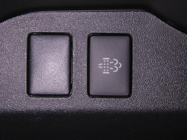 ハイエースバン スーパーGL ダークプライムII セーフティーセンス LEDヘッドライト スマートキー 純正アルミホイール オートエアコン 電源コンセント シート素材モケット リアクーラー イモビライザー パワステ パワーウィンドウ(12枚目)