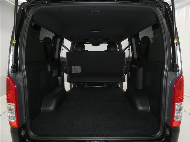 ハイエースバン スーパーGL ダークプライムII セーフティーセンス LEDヘッドライト スマートキー 純正アルミホイール オートエアコン 電源コンセント シート素材モケット リアクーラー イモビライザー パワステ パワーウィンドウ(17枚目)