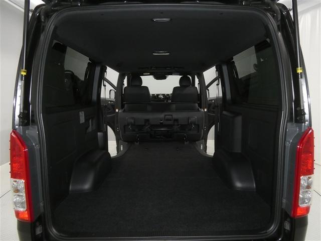 ハイエースバン スーパーGL ダークプライムII セーフティーセンス LEDヘッドライト スマートキー 純正アルミホイール オートエアコン 電源コンセント シート素材モケット リアクーラー イモビライザー パワステ パワーウィンドウ(18枚目)